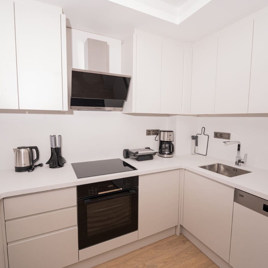 fully equipped kitchen for self catering lara breeze