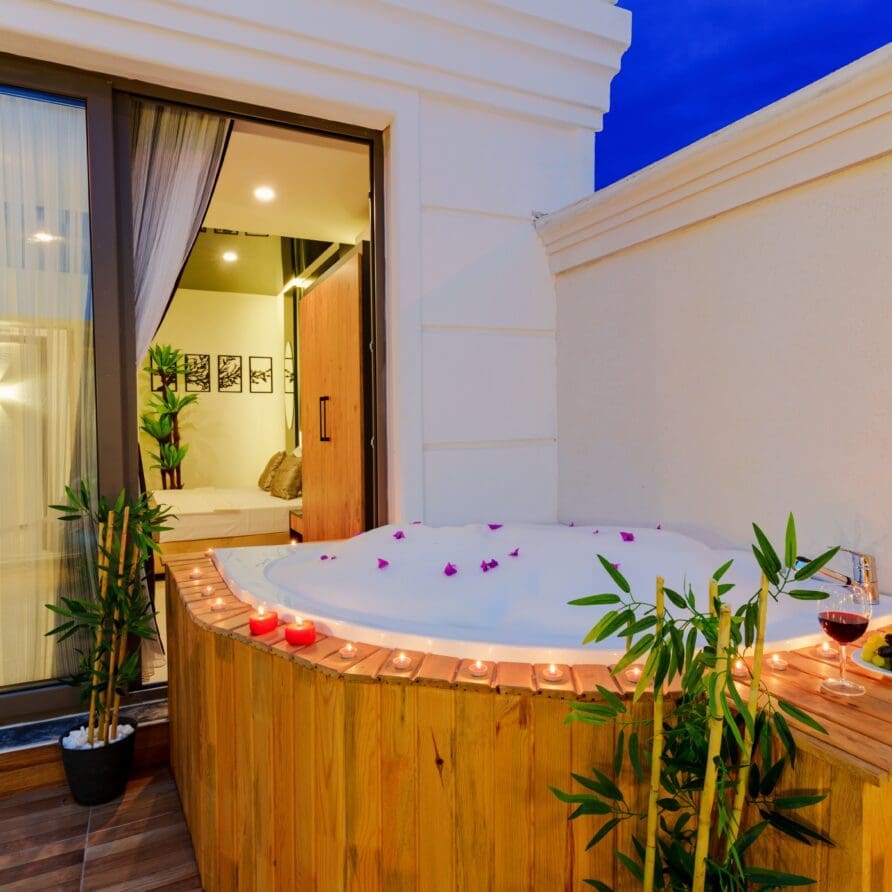 King Suite with Private Jacuzzi | Mrt Suites Antalya