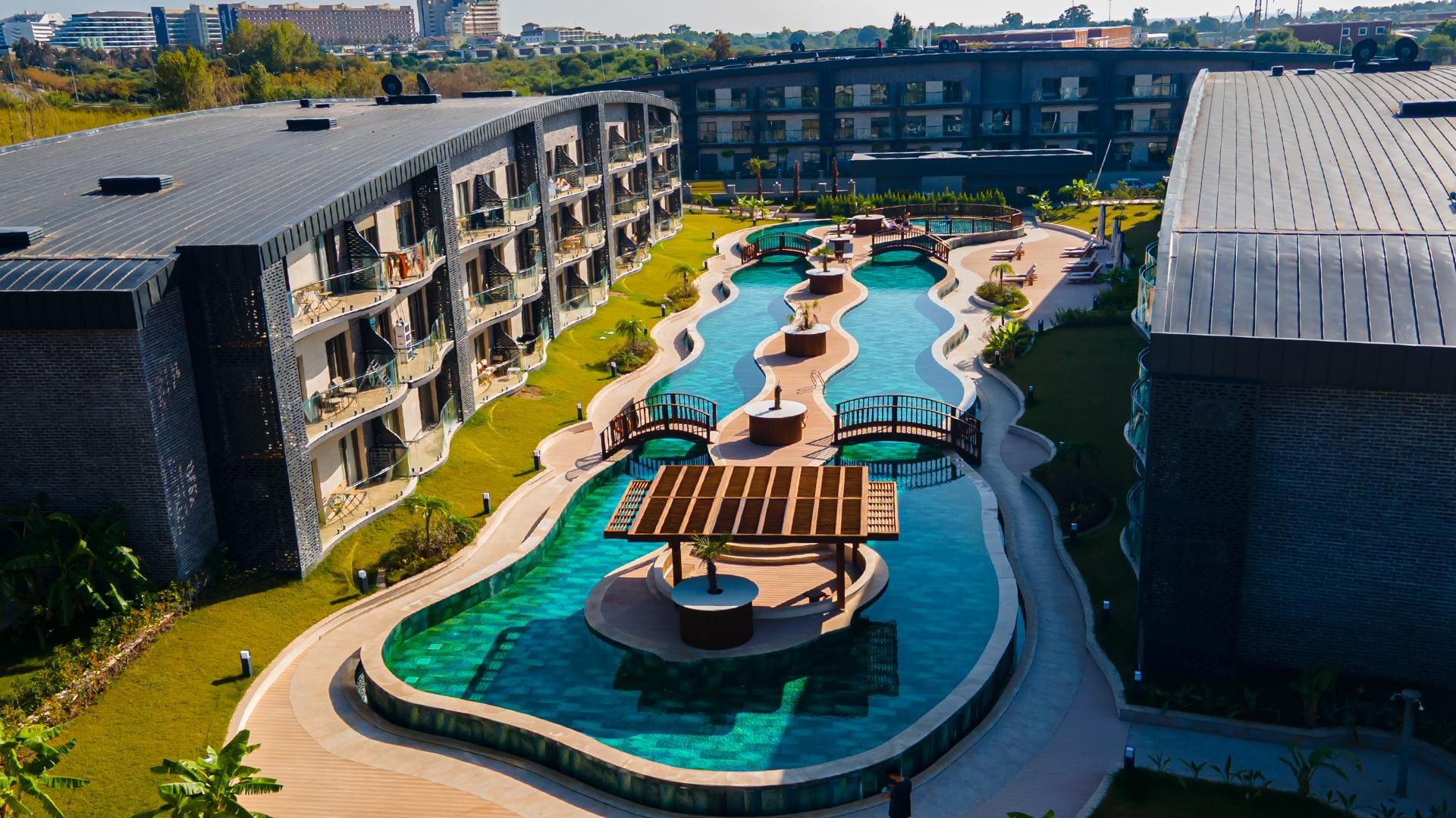 Lara Breeze Kundu Kanyon